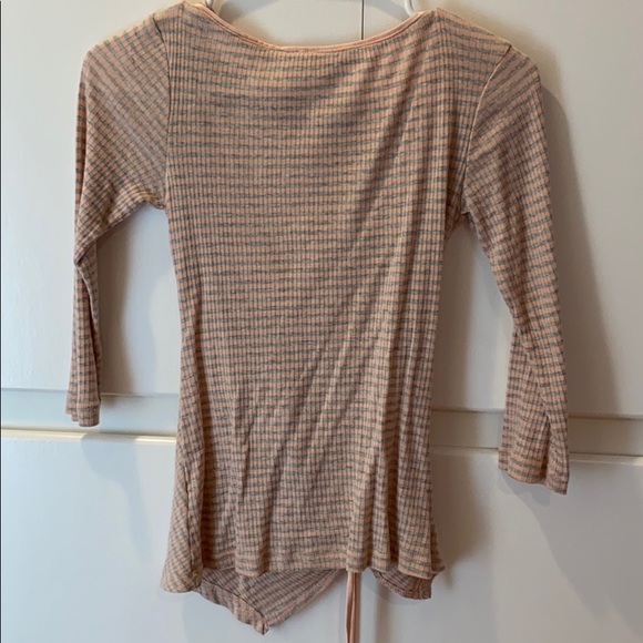 Women’s pink/gray size small shirt - Picture 2 of 2